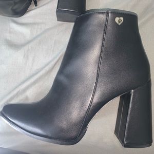 Black chunky heeled boots. BRAND NEW!